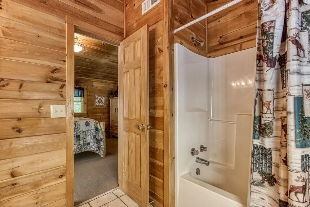 Mystic Mountain - Great Location! Close To All The Action! 2 Bedroom Cabin by RedAwning
