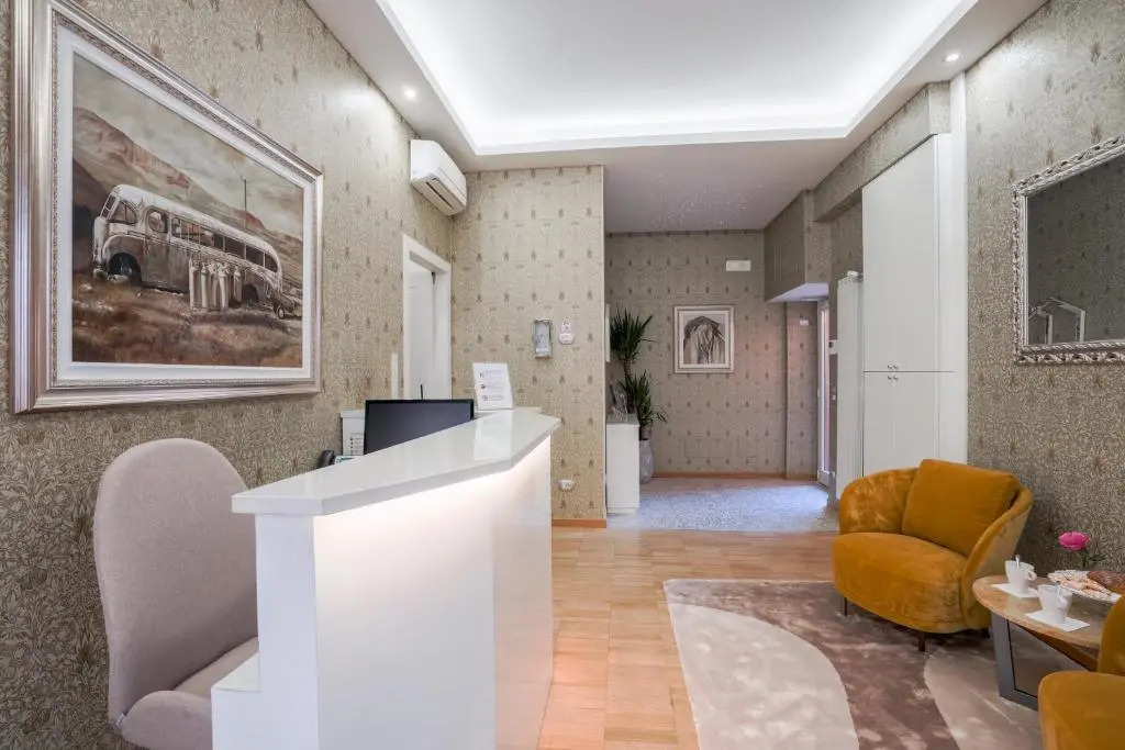 Monza City Rooms & Studios
