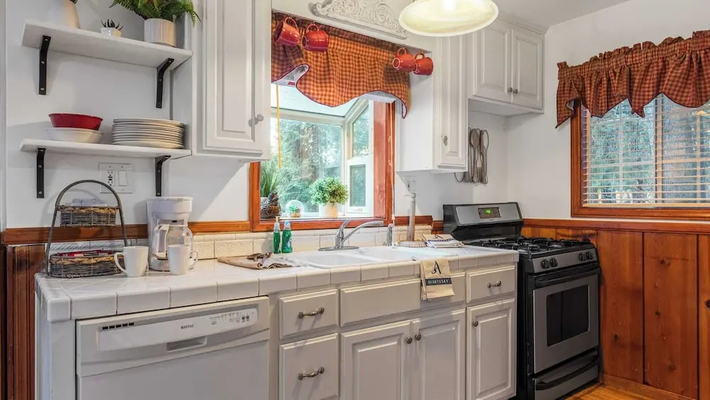 Minutes to Lake Arrowhead Village Cozy Secluded Cedar Cove by AvantStay