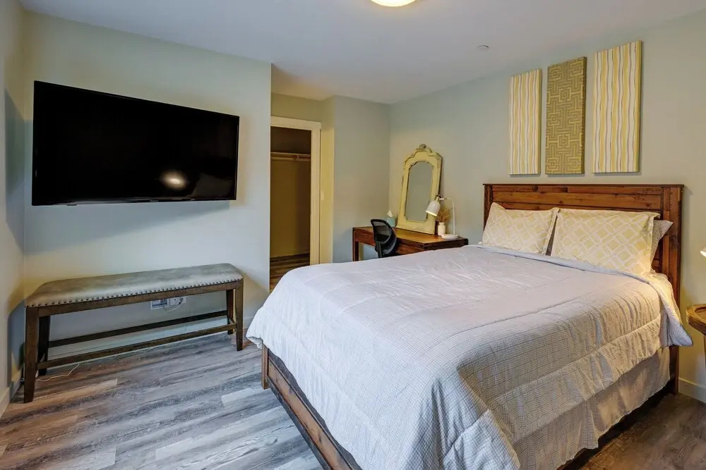 Modern Seatac Gem w/ Fireplace & Smart Tvs!