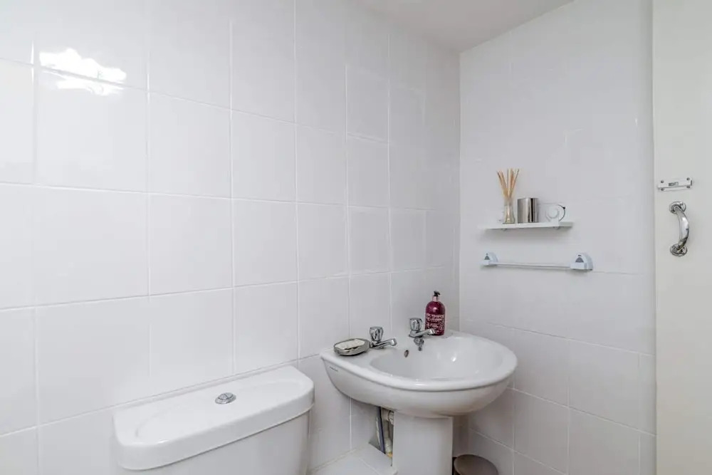 Central Top Floor Studio Flat by Oxford Street