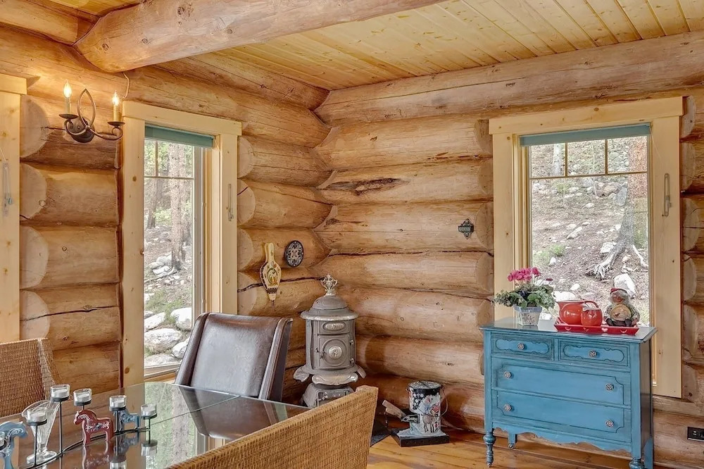 #1686 Custom Built Log Cabin - Indiana Creek Lodge - True Gem With Log Cabin Ambiance!