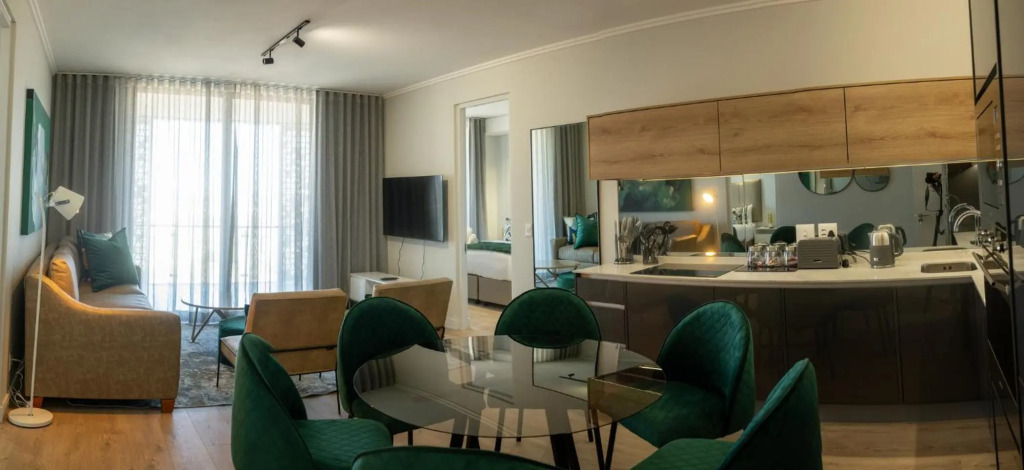 Ellipse Waterfall Executive Apartment - 612