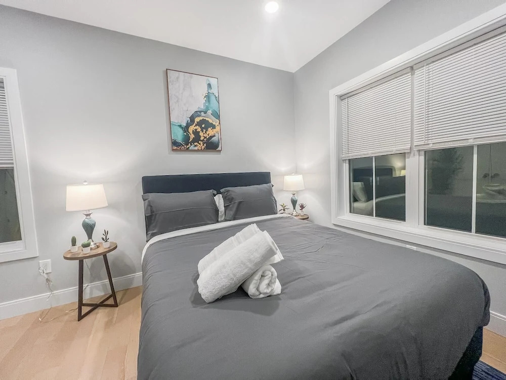 Luxury 3BD 2BA Near Logan Airport and T Station