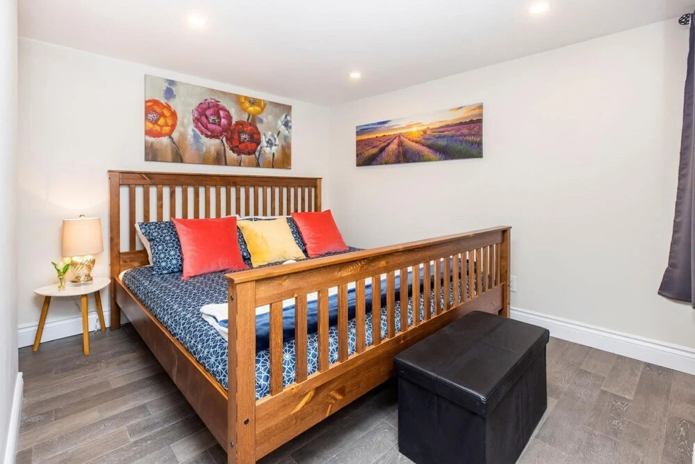 Prime Location - Upscale 1BR Apt With King Bed - Steps From Byward Market