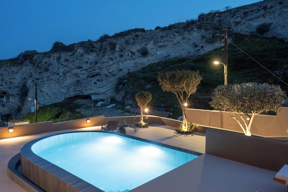 Litheos Santorini Luxury Cave Suites