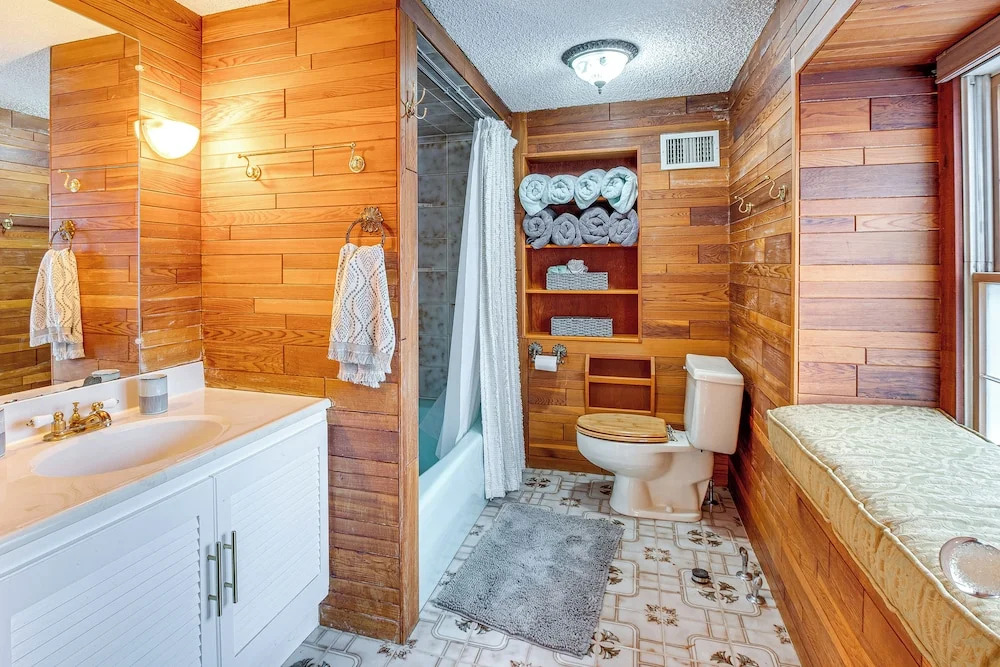 7 Mi to Newark: Montclair Vacation Rental