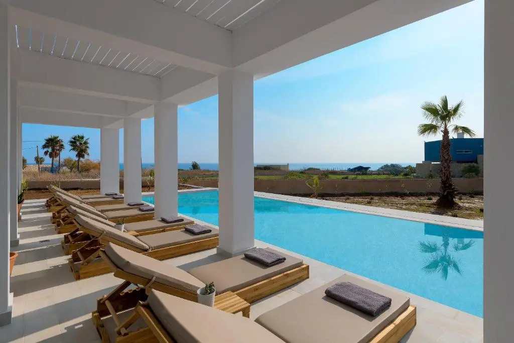 Seawater Villa - Luxury Pool Retreat - 150m Beach