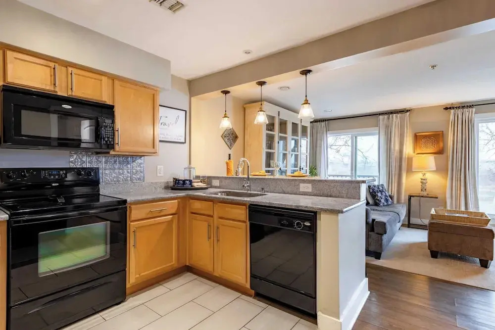 Cumberland River Views, Walk to Broadway, Downtown & Stadium Rockin' Riverfront