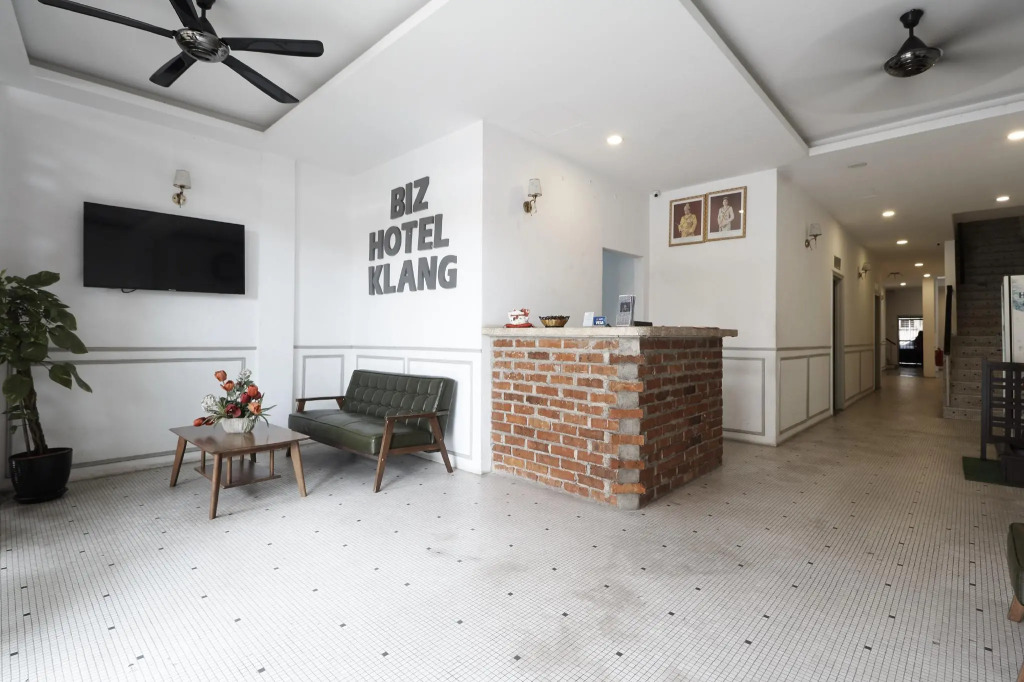 M S Hotel, Tengku Kelana KTM Klang