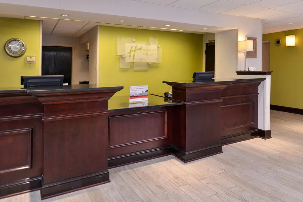 Holiday Inn Express & Suites Central Omaha by IHG