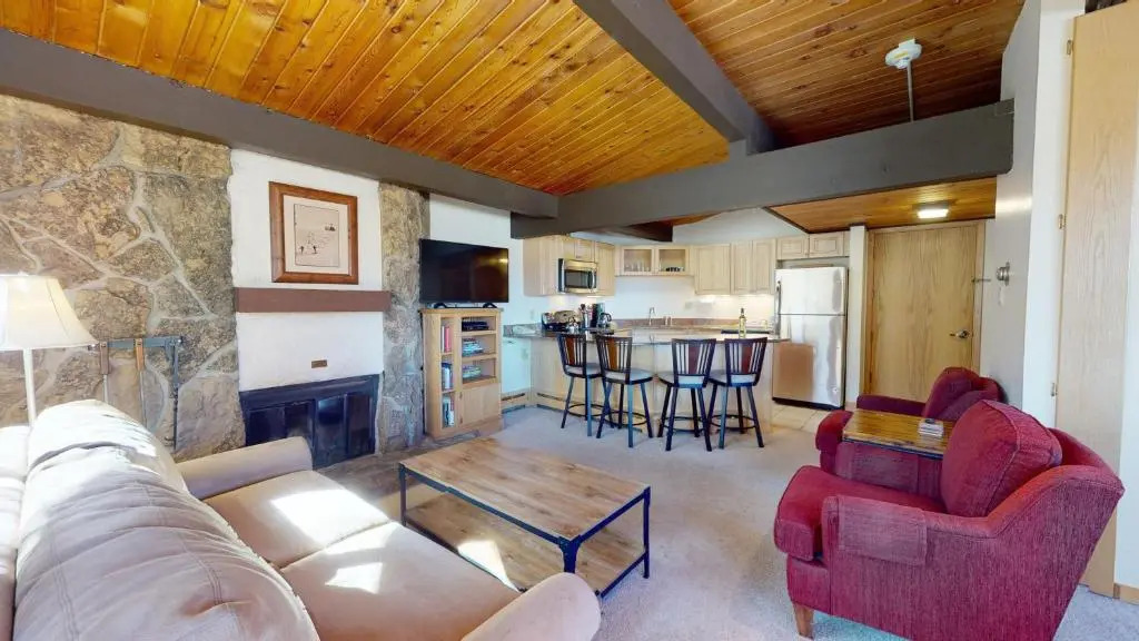 Laurelwood Condominiums Studio Premier Unit 311