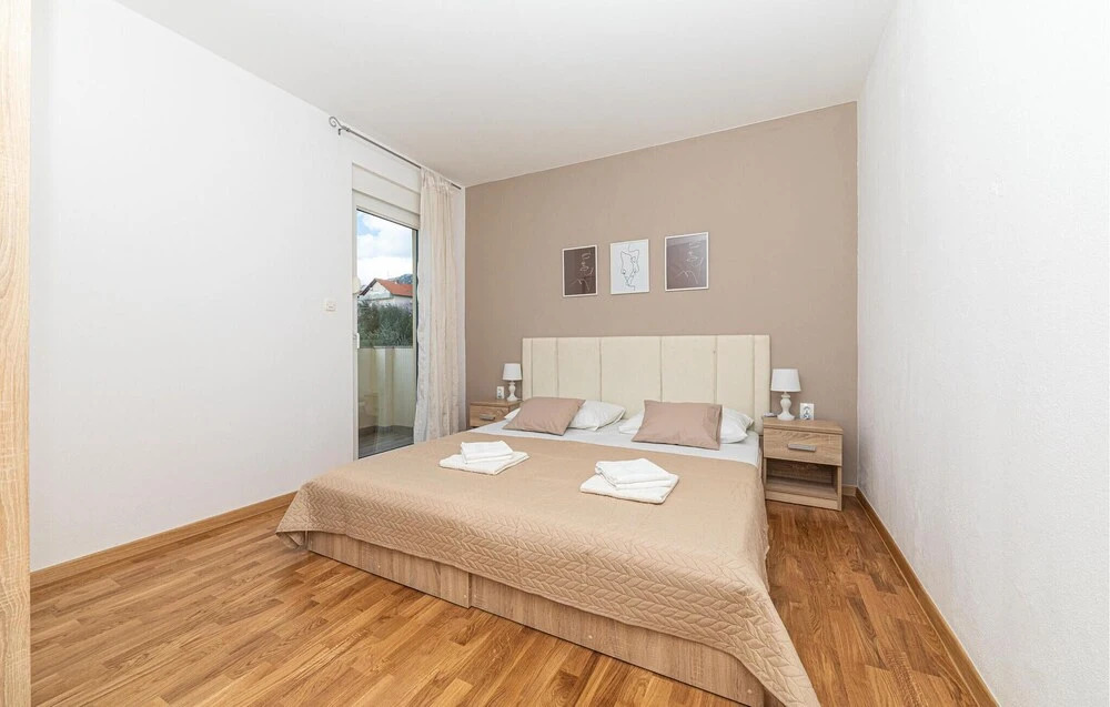 Beautiful Apartment in Kastel Gomilica With Outdoor Swimming Pool, Wifi and 2 Bedrooms