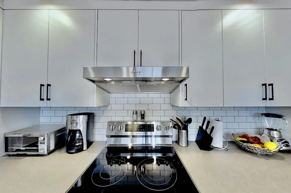 Brand New, Top Floor Condo Downtown