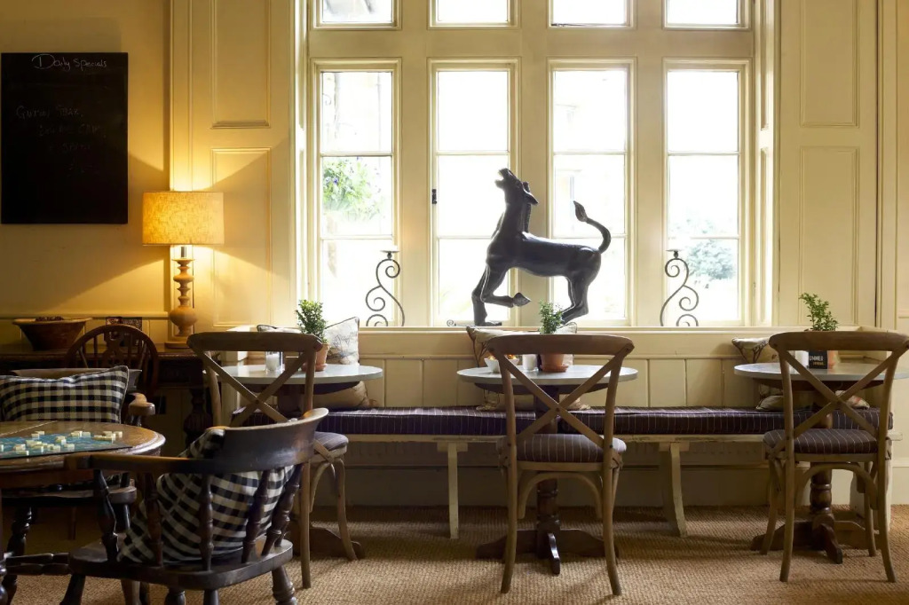 The Hare & Hounds Hotel