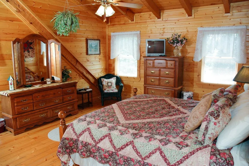 MAJESTIC OAKS - 3 Br Cabin