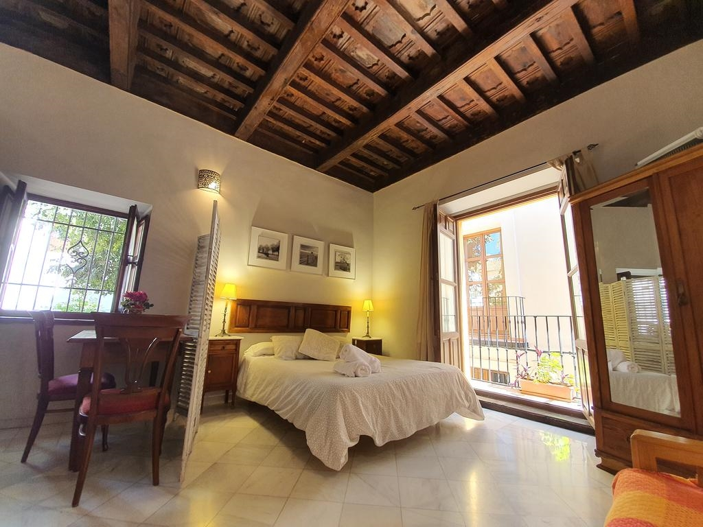 GLORIA SUITES