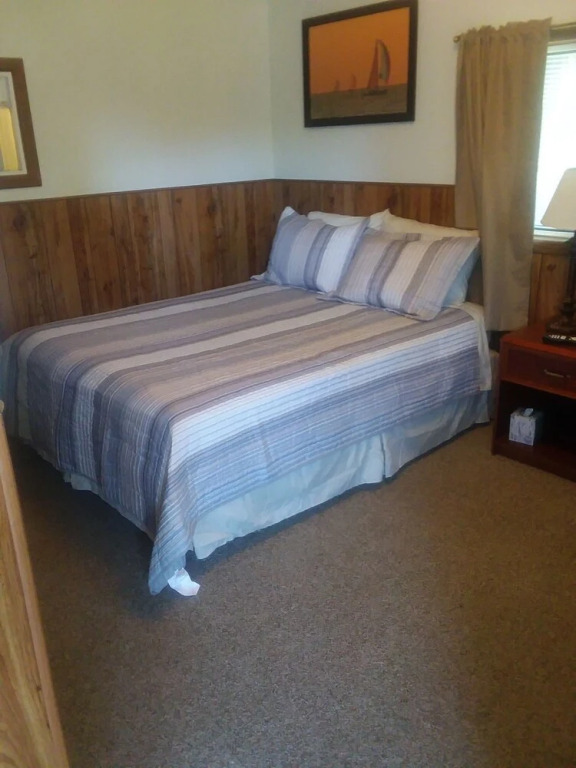 Lakes-N-Trails Motel