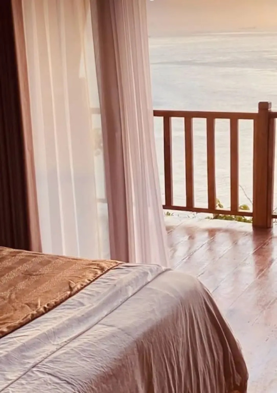 Suwehan Beach Cliff House with Hammock