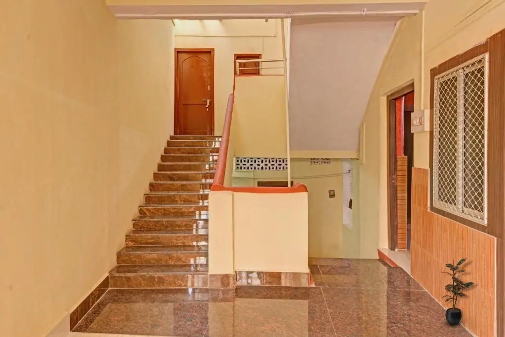 OYO 84859 Hotel Preet Palace