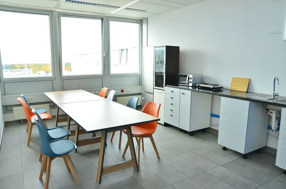 Xenon hostels
