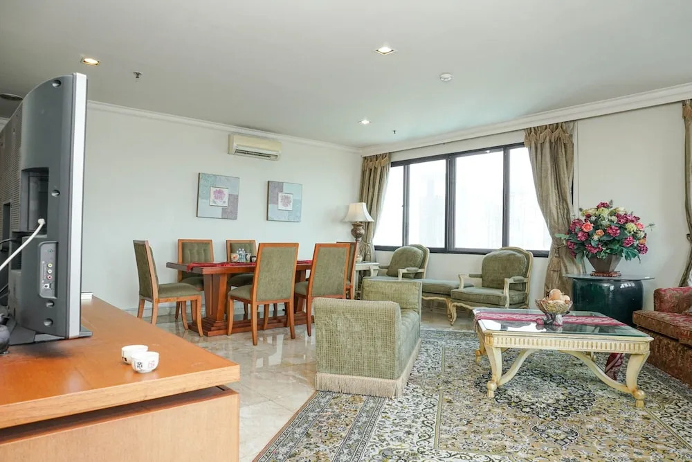 Good Location 2BR at Park Royale Apartment
