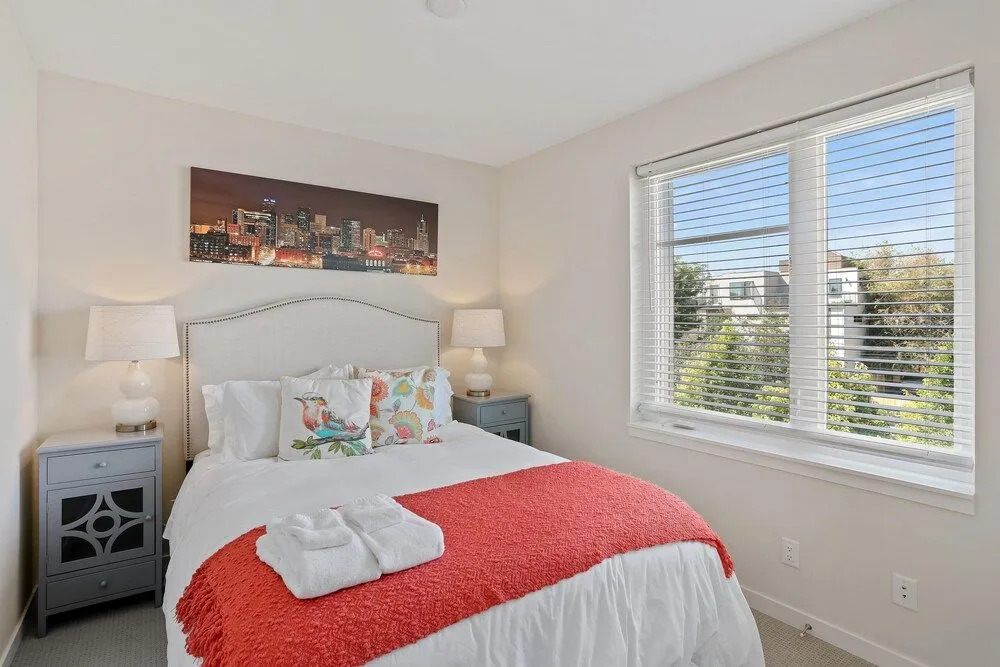 New Townhome With Stunning City and Mountain Views
