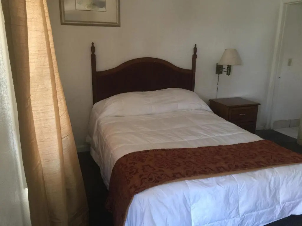Frontier Motel