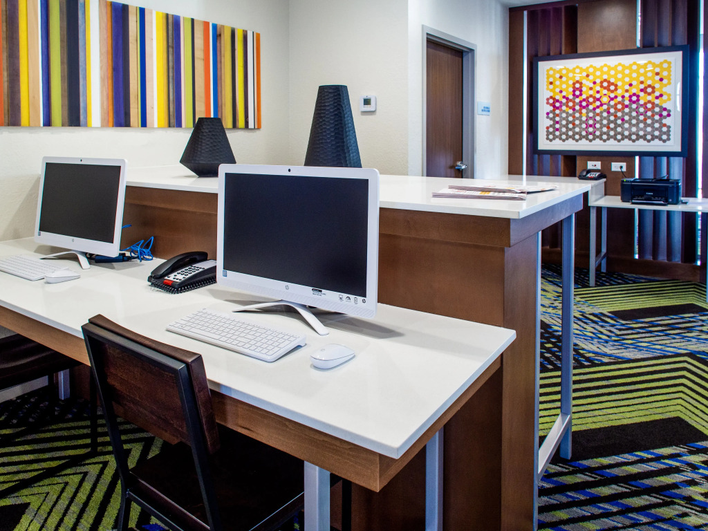 Holiday Inn Express & Suites - Oklahoma City Airport by IHG