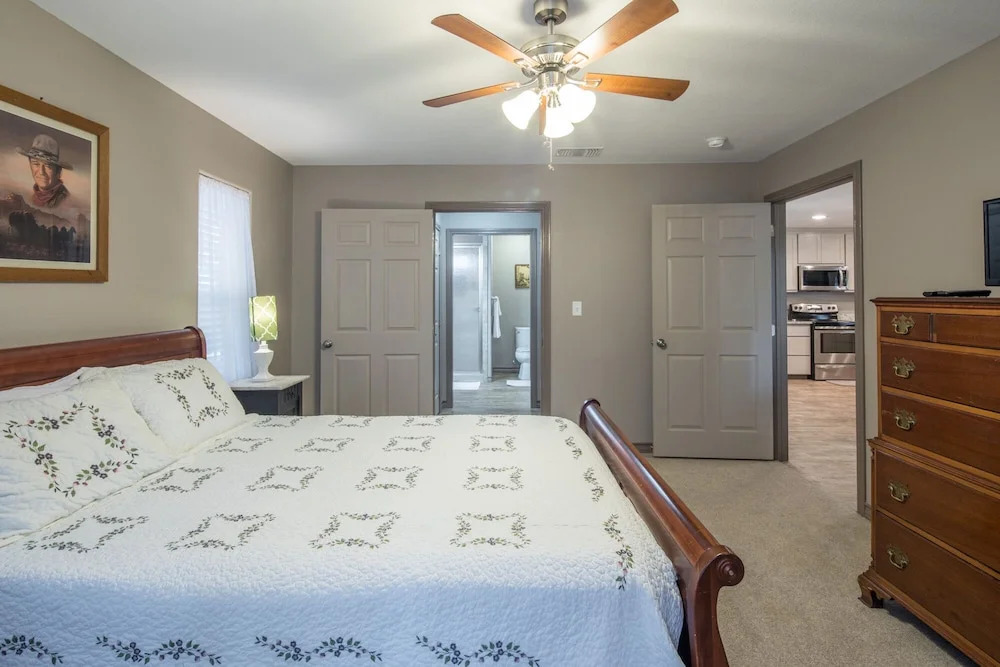 Duke's Horseshoe House 3 Bedrooms 2.5 Bathrooms Home