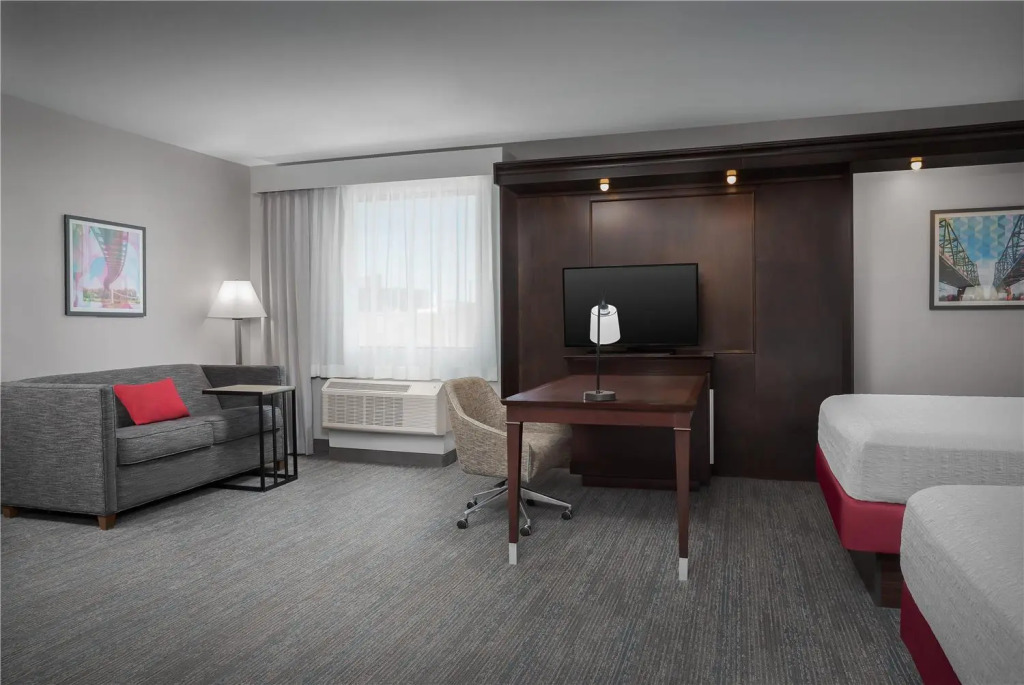 Hampton Inn & Suites Omaha-Downtown