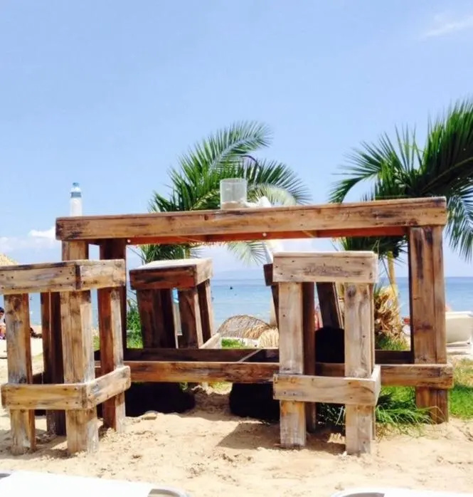 sunmer apartment 1minute from sea, 15 min from the airport