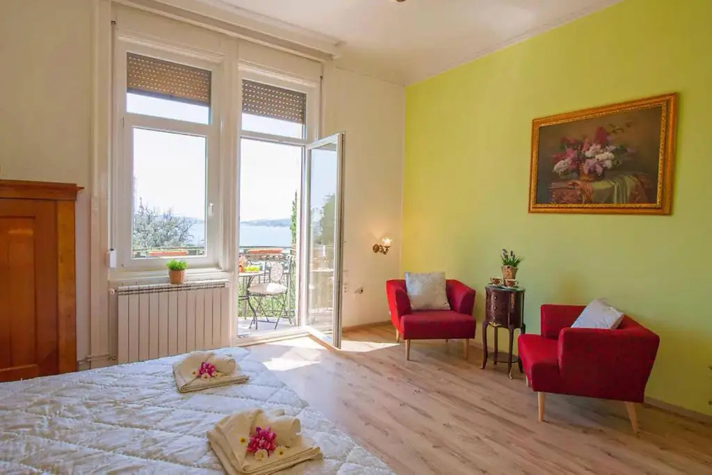 Villa Muenz Luxurious Residence
