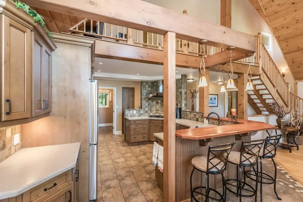 Stewart Lake Retreat A Gorgeous Beachfront Lakehouse With all the Bells & Whistles!