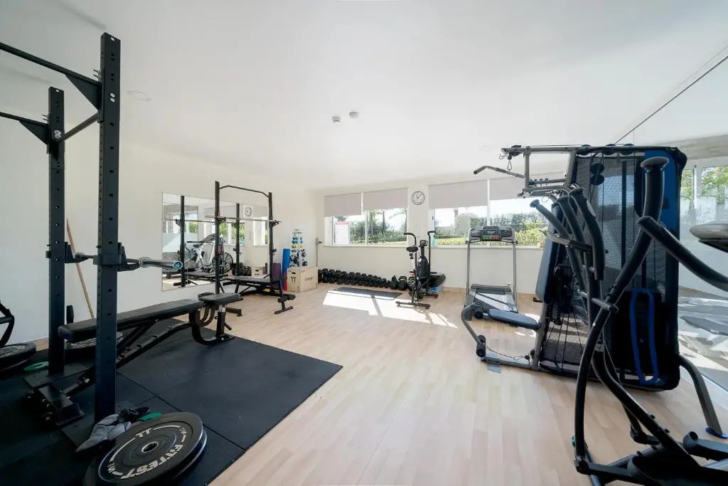 Luxury 2 Bed Apartment, Porto De Mos, 550m from Beach