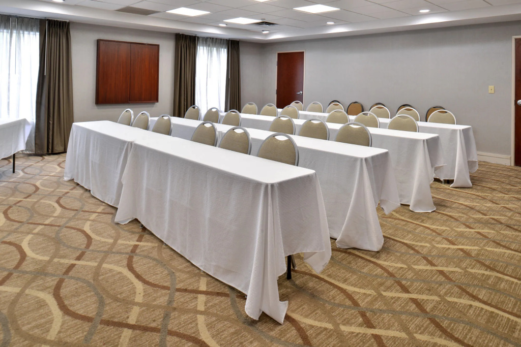 Holiday Inn Express Hotel & Suites Lafayette by IHG