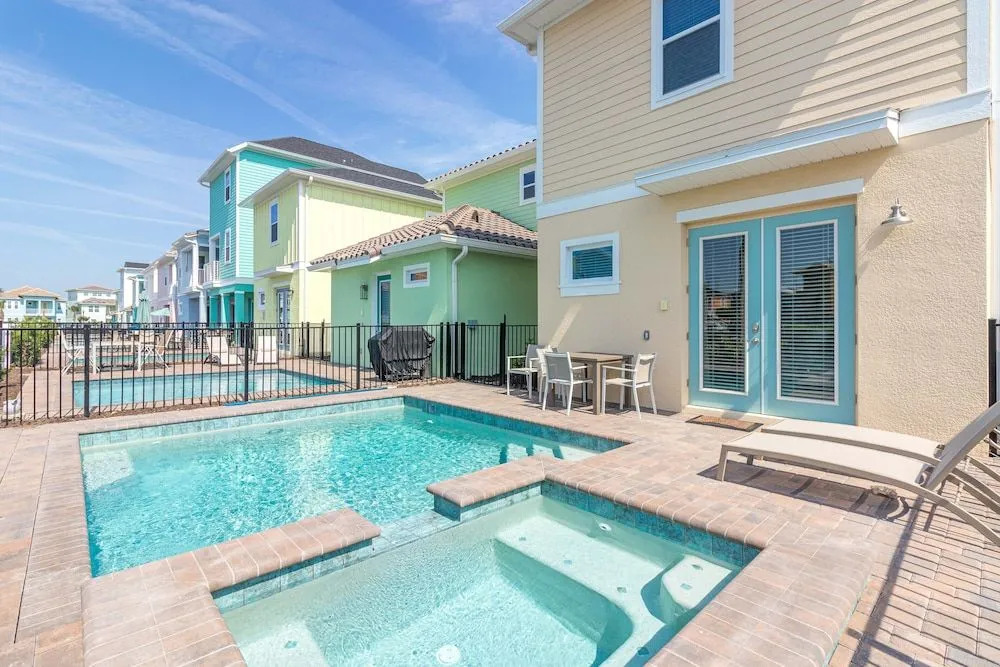 Shake Shack Heated Pool & Hot Tub