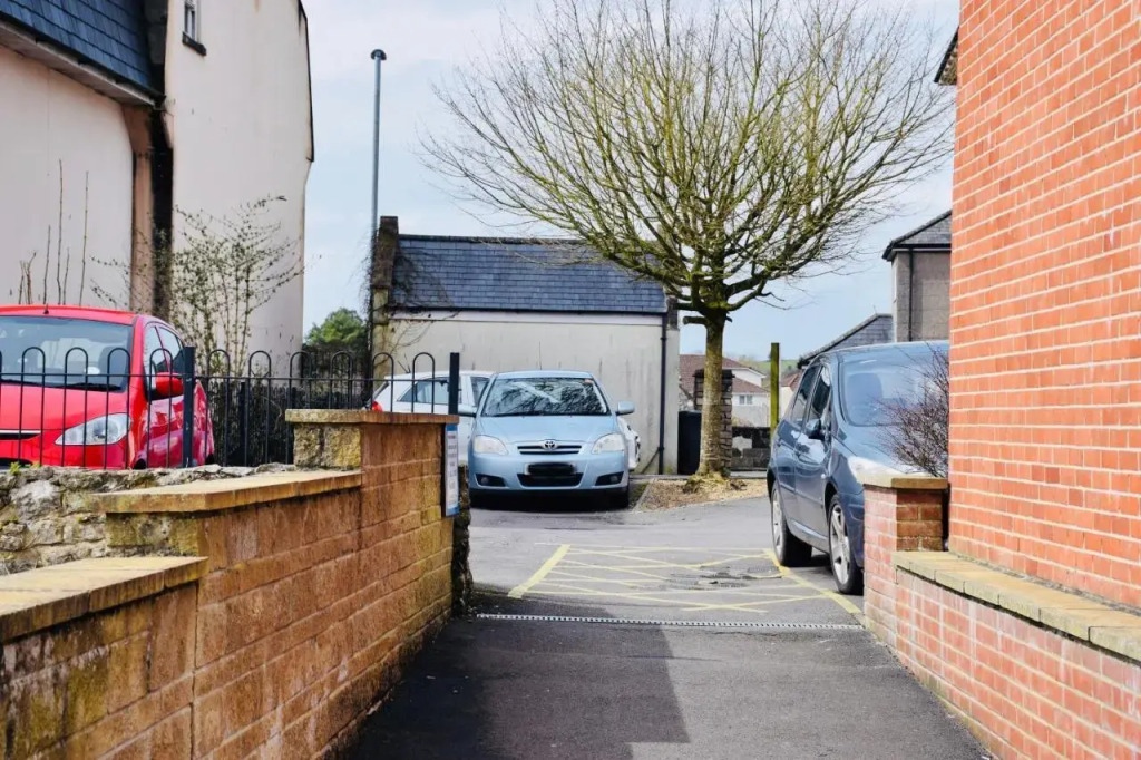 8 York Mews