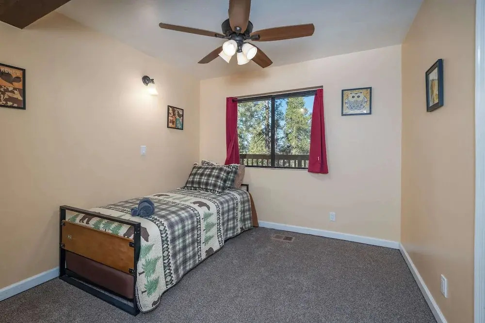 Yosemite Aviary and Quail Within Yosemite - 2 Separate Units, Up To 14 Guests!