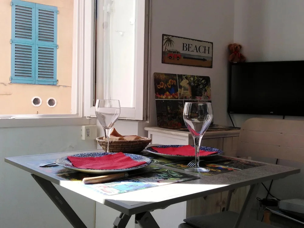 Studio In Cannes With Wonderful City View And Wifi 200 M From The Beach