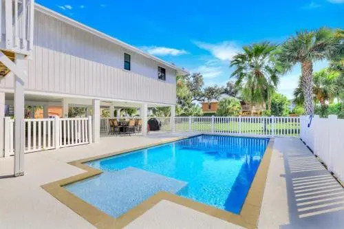 864 Swan Drive