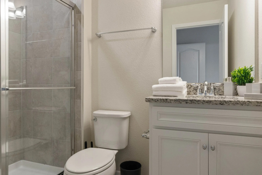 5 Beds / 4.5 Bathrooms / Solterra 7135 OL , Davenport , US