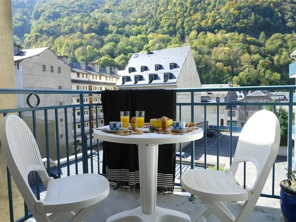 Appartement Bagnères-de-Luchon, 2 pièces, 4 personnes - FR-1-313-187
