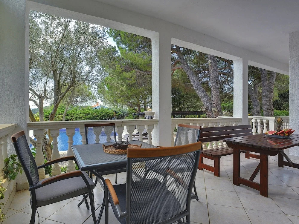 Holiday House for 14 Persons with Private Pool near Beach & Pula