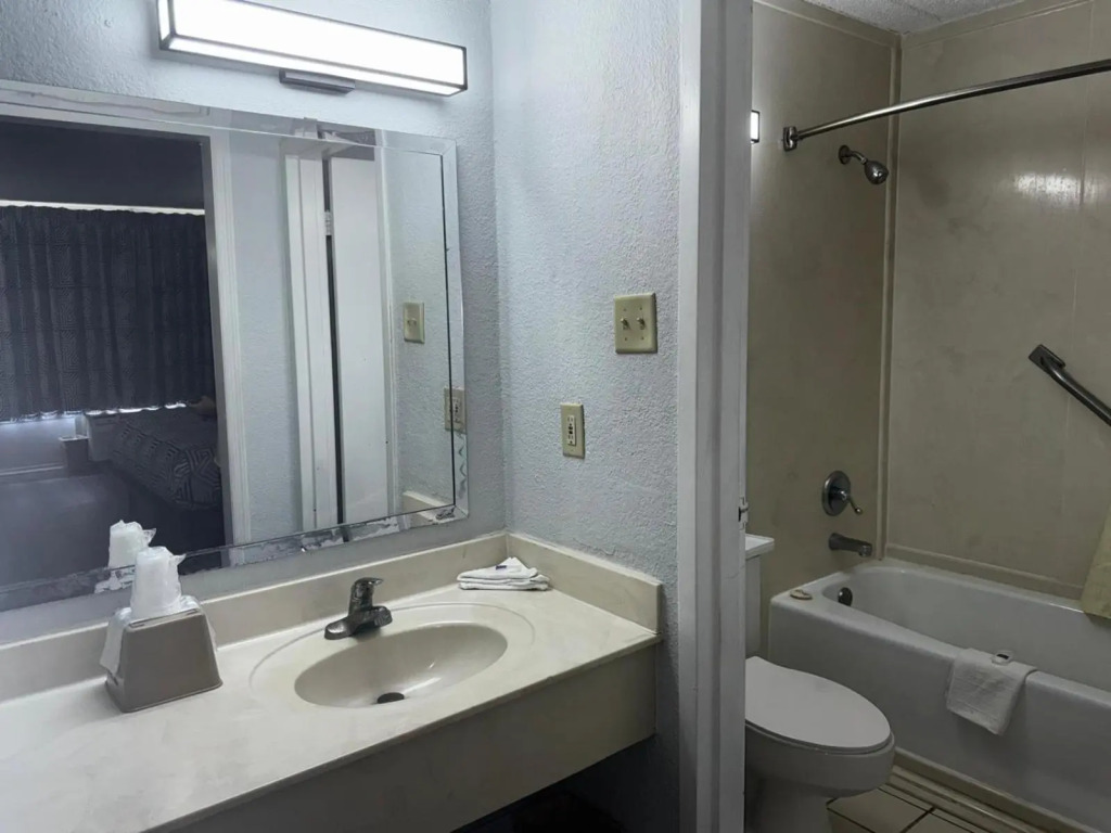 Motel 6-Tifton, GA