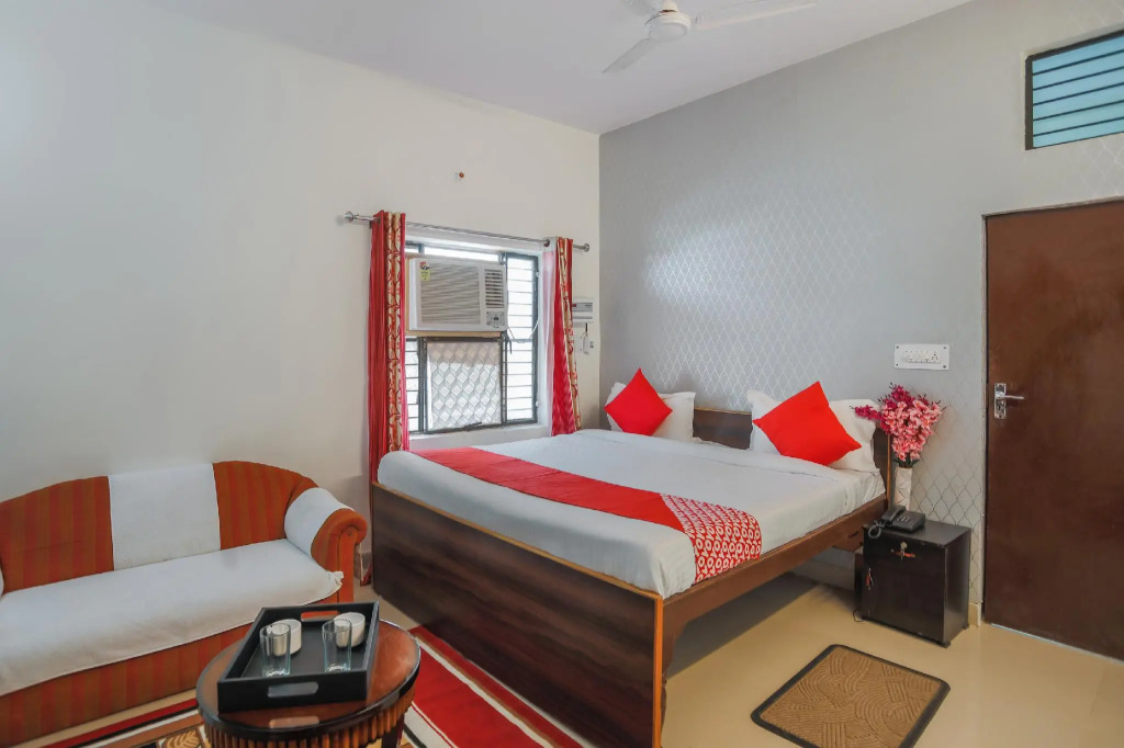 OYO 71870 Shree G Residency