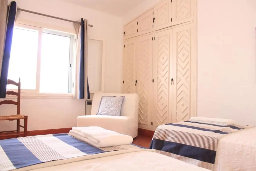 Fantástica Casa com 4 Quartos na Praínha