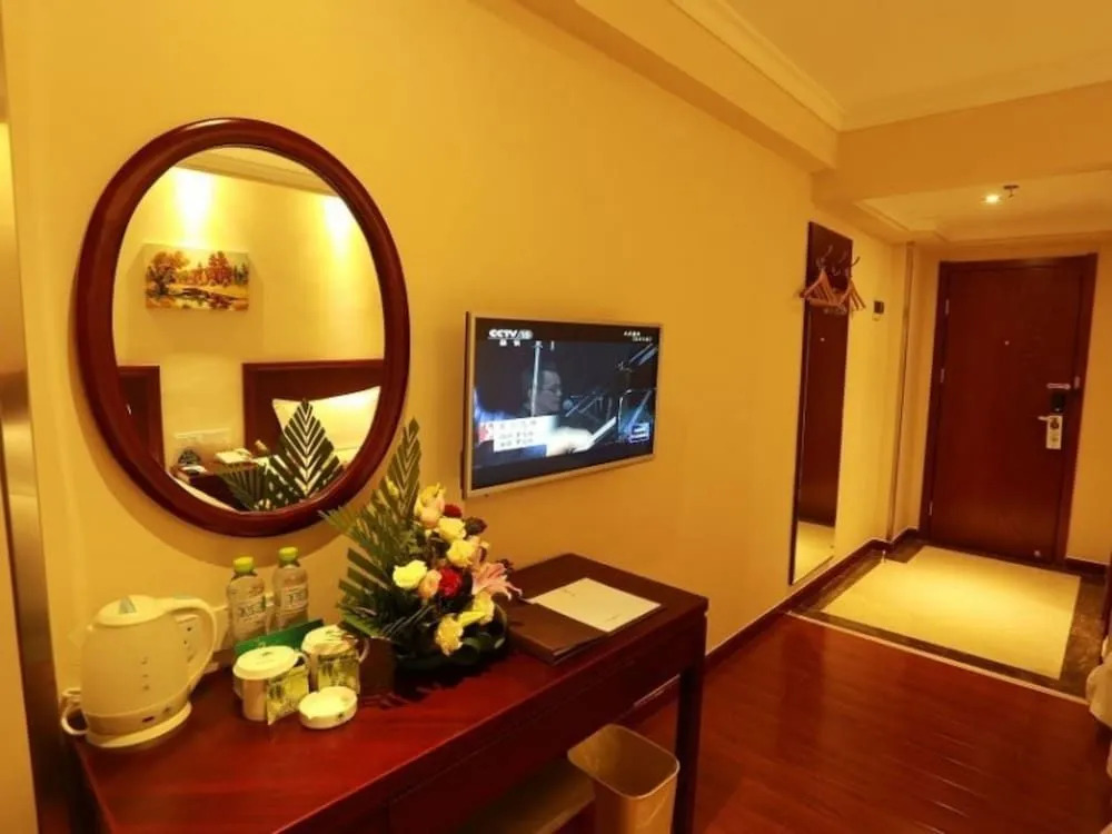 GreenTree Inn Hainan Sanya Chunyuan Seafood Square Express Hotel