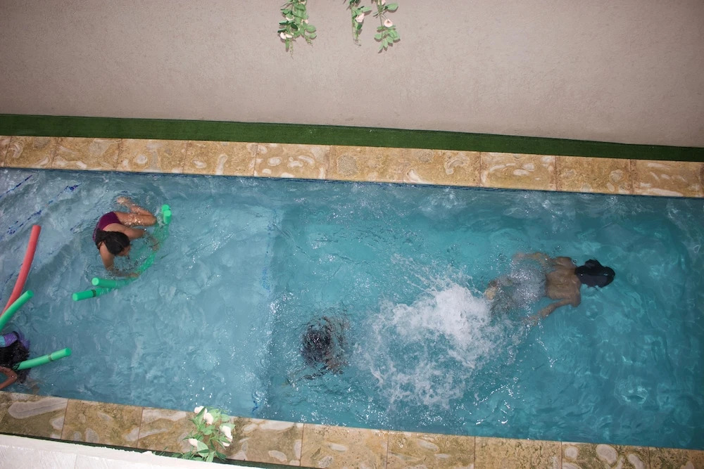 1 Bed Apartment Sleeps 2 - Pool, Parking, Wifi