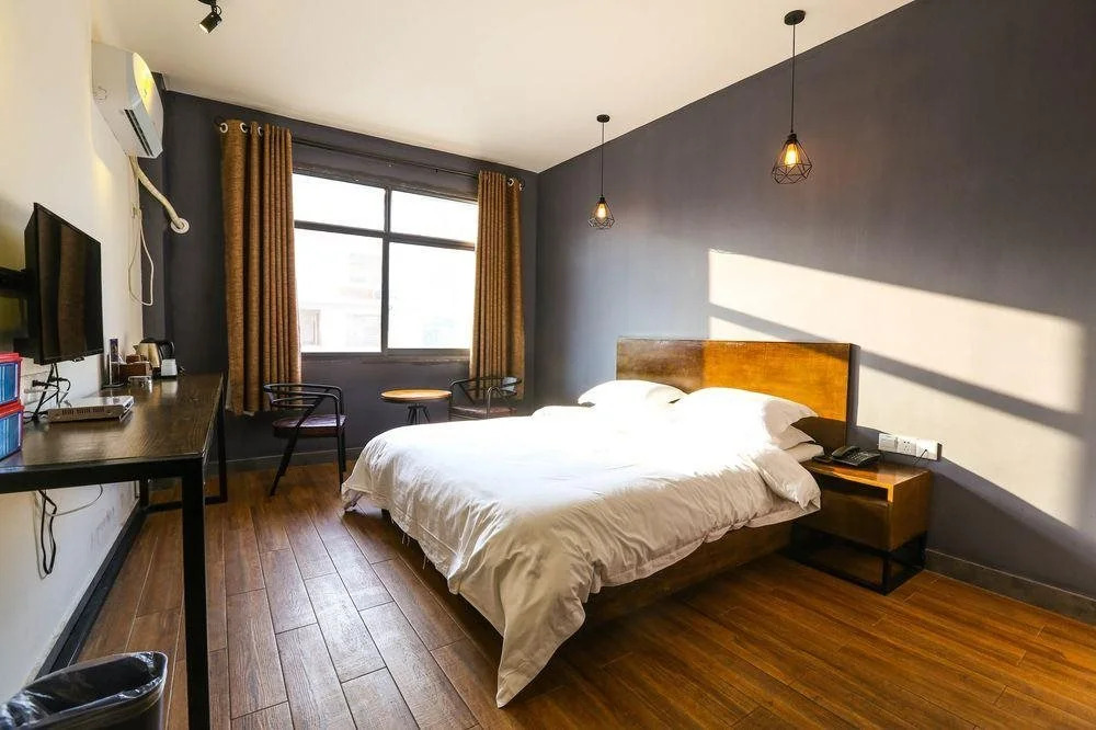 Comma Travel International Youth Hotel